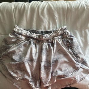 Lululemon tracker shorts